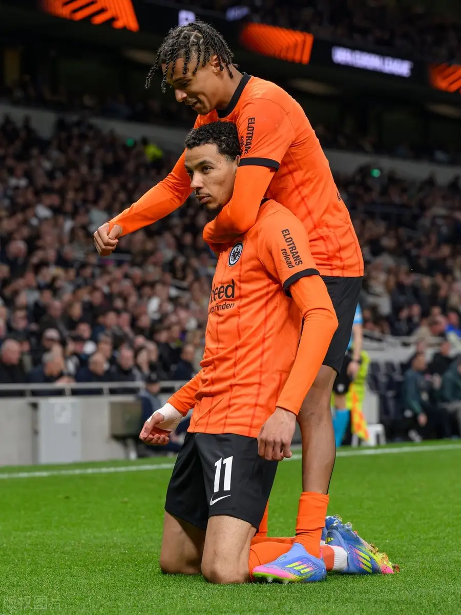 包含清晨成都蓉城造点机会——欧联节点到来，话题不断，年轻球员得到机会的词条-英雄联盟竞猜